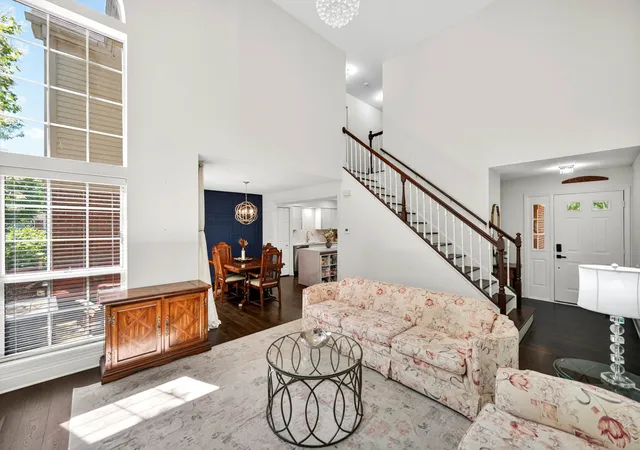 Listing Photo 5 - Condo for sale in building located at 30W033 Princeton Ct, Warrenville, IL 60555