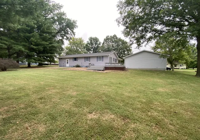 Photo 3 of Single family home for sale at 206 Junction St, Centralia, IL 62801 | MLS# 12767287 | Listing updated on 2026-09-30
