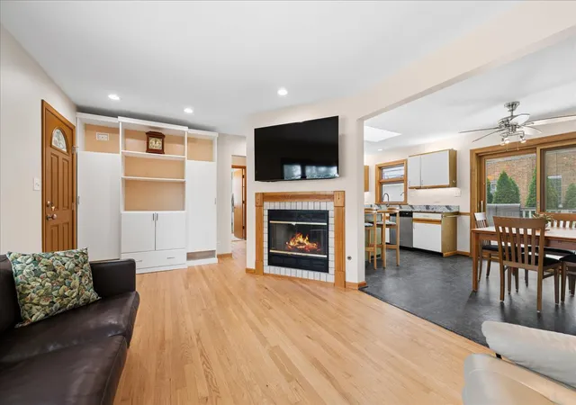 Photo 4 of Single family home for sale at 6929 W Madison St, Niles, IL 60714 | MLS# 12767296 | Listing updated on 2026-09-24