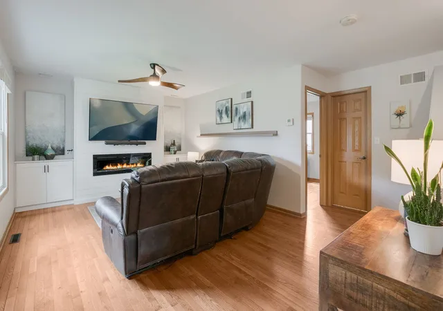 Photo 3 of Single family home for sale at 33672 N Greentree Rd, Grayslake, IL 60030 | MLS# 12767298 | Listing updated on 2026-10-07
