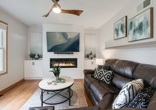 Photo 3 of Single family home for sale at 33672 N Greentree Rd, Grayslake, IL 60030 | MLS# 12767298 | Listing updated on 2026-10-07