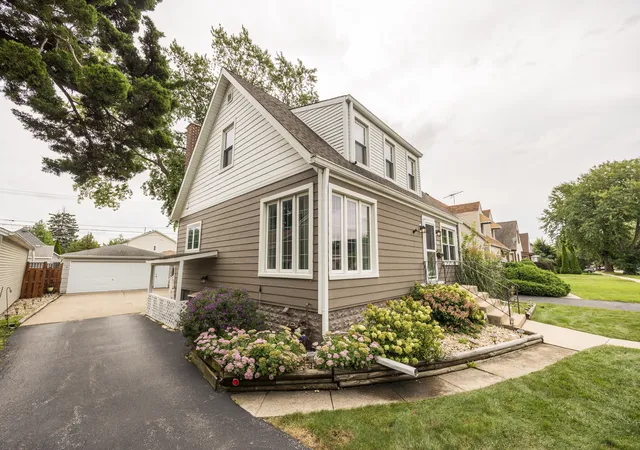 Photo 3 of Single family home for sale at 3441 Emerson St, Franklin Park, IL 60131 | MLS# 12767302 | Listing updated on 2026-10-02