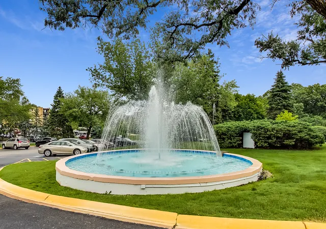 Listing Photo 3 - Condo for sale in building located at 6700 S Brainard Ave, Countryside, IL 60525 - Unit #101
