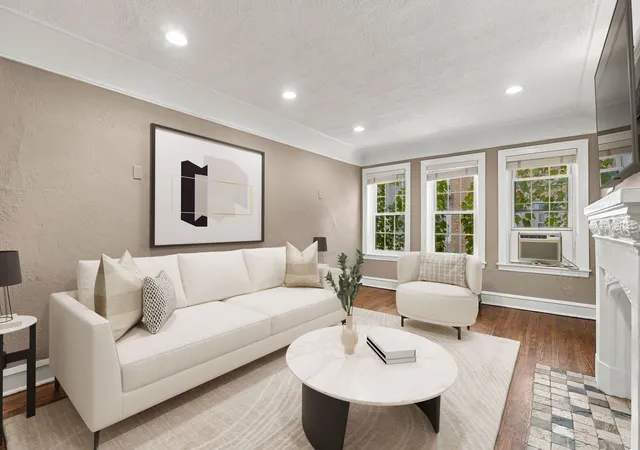 Listing Photo 3 - Condo for sale at Ivy Court Condominiums, Unit 3S 2325 W Farwell Ave, Ivy Court Condominiums, Chicago, IL 60645 | Built Year: 1929-1930