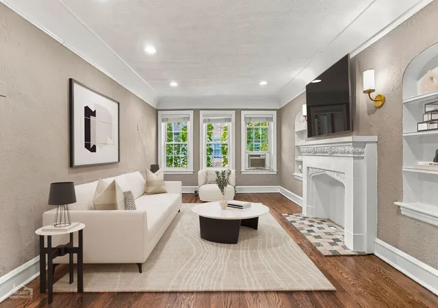 Listing Photo 5 - Condo for sale at Ivy Court Condominiums, Unit 3S 2325 W Farwell Ave, Ivy Court Condominiums, Chicago, IL 60645 | Built Year: 1929-1930