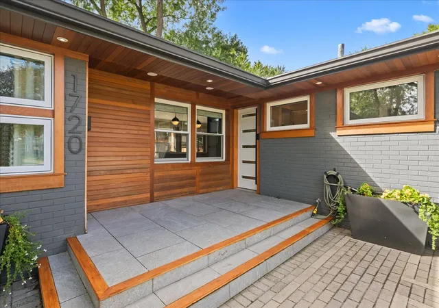 Photo 3 of Single family home for sale at 1720 Garfield Ave, Aurora, IL 60506 | MLS# 12767314 | Listing updated on 2026-09-24