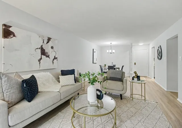 Listing Photo 4 - Condo for sale in building located at 3300 N Carriageway Dr, Arlington Heights, IL 60004 - Unit #216