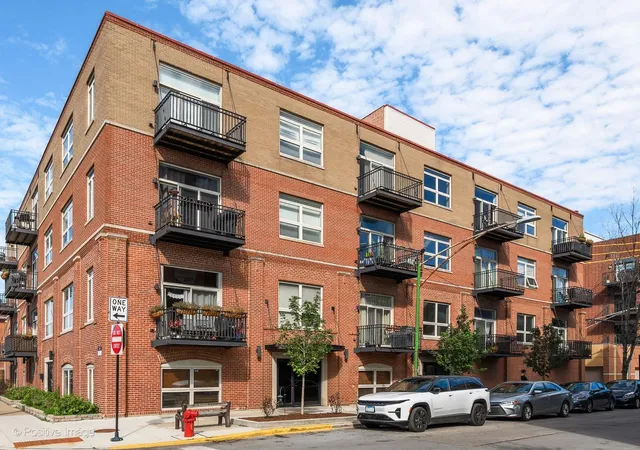Condo for sale at 2804 N Oakley Ave #305, Chicago, IL 60618 | MLS# 12767323