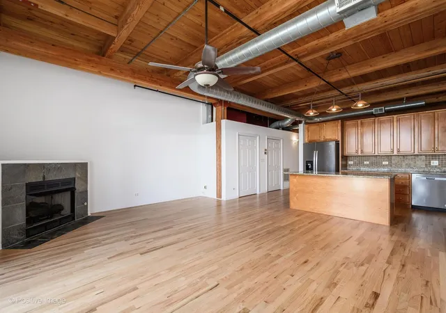 Photo 4 of Condo for sale at 2804 N Oakley Ave #305, Chicago, IL 60618 | MLS# 12767323 | Listing updated on 2026-09-23