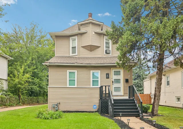 Photo 3 of Single family home for sale at 1404 S 8th Avenue, Maywood, IL 60153 | MLS# 12767343 | Listing updated on 2026-09-30
