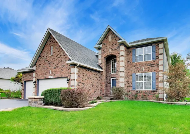 Photo 2 of Single family home for sale at 2932 Forest Crk Ln, Naperville, IL 60565 | MLS# 12767346 | Listing updated on 2026-10-06