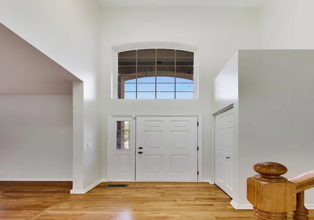 Photo 3 of Single family home for sale at 2932 Forest Crk Ln, Naperville, IL 60565 | MLS# 12767346 | Listing updated on 2026-10-06