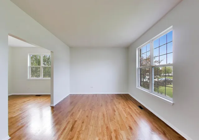 Photo 4 of Single family home for sale at 2932 Forest Crk Ln, Naperville, IL 60565 | MLS# 12767346 | Listing updated on 2026-10-07