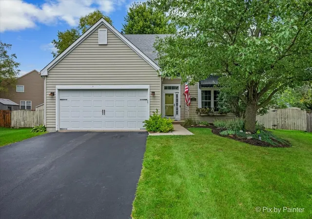 Photo 1 of Single family home for sale at 1529 Autumncrest Ct, Crystal Lake, IL 60014 | MLS# 12767360 | Listing updated on 2026-09-29