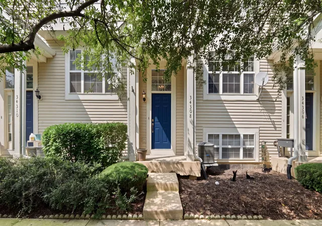 Townhouse for sale at 34308 N Goldenrod Rd, Round Lake, IL 60073 | MLS# 12767363