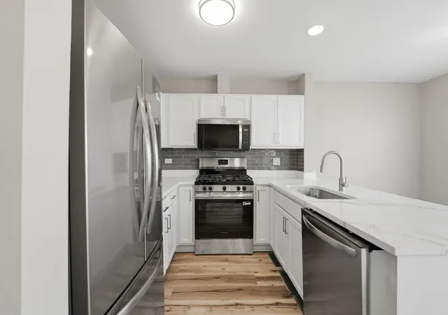 Photo 4 of Townhouse for sale at 34308 N Goldenrod Rd, Round Lake, IL 60073 | MLS# 12767363 | Listing updated on 2026-10-06