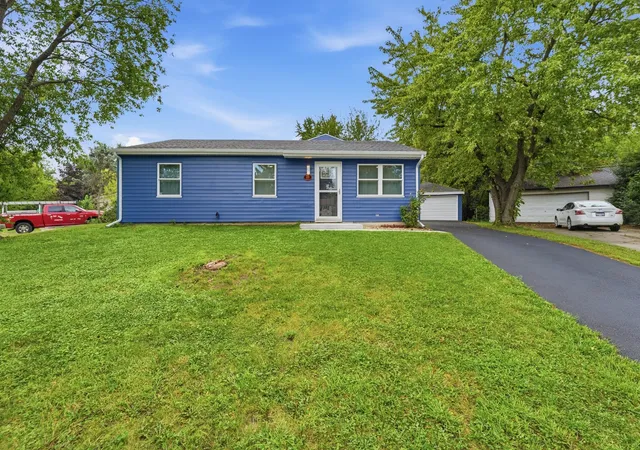 Photo 3 of Single family home for sale at 225 Malibu Dr, Bolingbrook, IL 60440 | MLS# 12767381 | Listing updated on 2026-10-07