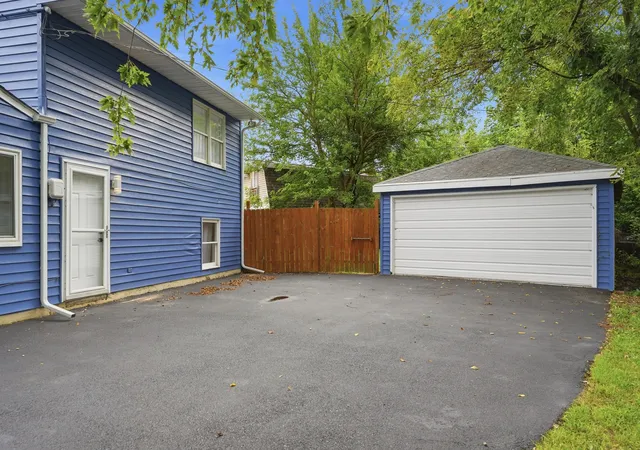 Photo 3 of Single family home for sale at 225 Malibu Dr, Bolingbrook, IL 60440 | MLS# 12767381 | Listing updated on 2026-10-07
