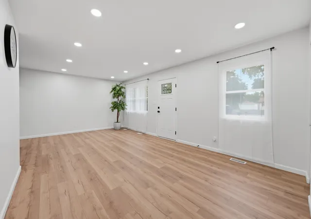 Photo 4 of Single family home for sale at 225 Malibu Dr, Bolingbrook, IL 60440 | MLS# 12767381 | Listing updated on 2026-10-07