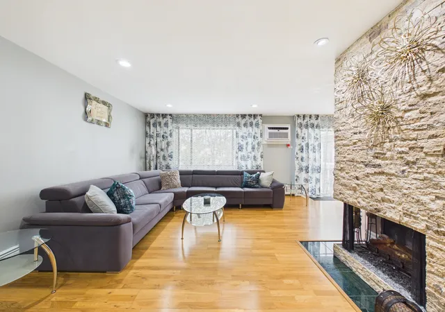 Photo 2 of Condo for sale at 500 Bayside Dr #6, Palatine, IL 60074 | MLS# 12767382 | Listing updated on 2026-09-23
