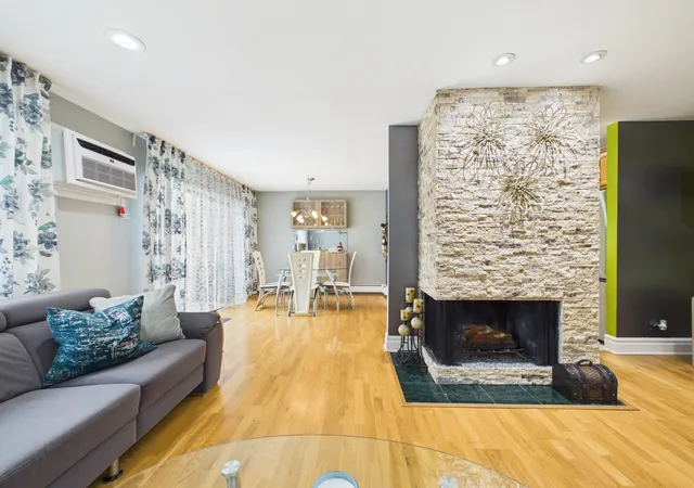 Photo 3 of Condo for sale at 500 Bayside Dr #6, Palatine, IL 60074 | MLS# 12767382 | Listing updated on 2026-09-23