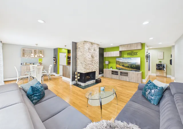 Photo 4 of Condo for sale at 500 Bayside Dr #6, Palatine, IL 60074 | MLS# 12767382 | Listing updated on 2026-09-23