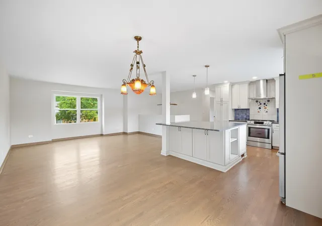 Photo 4 of Single family home for sale at 135 W King Arthur Ct, Palatine, IL 60067 | MLS# 12767393 | Listing updated on 2026-09-24
