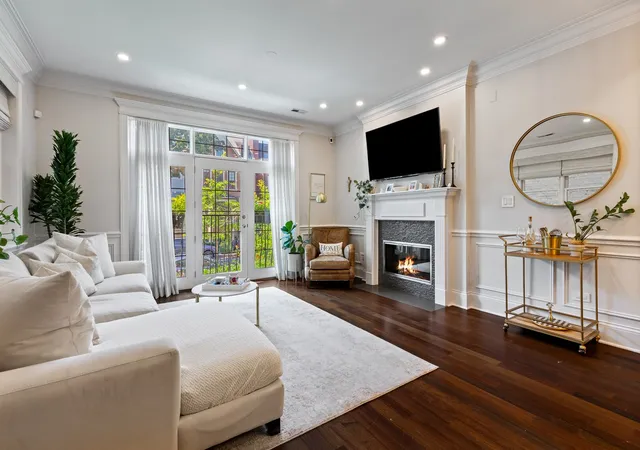 Photo 4 of Condo for sale at 3921 N Greenview Ave #1, Chicago, IL 60613 | MLS# 12767401 | Listing updated on 2026-09-23