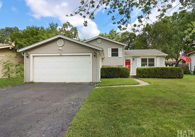 Photo 1 of Single family home for sale at 385 Northgate Rd, Lindenhurst, IL 60046 | MLS# 12767414 | Listing updated on 2026-09-24