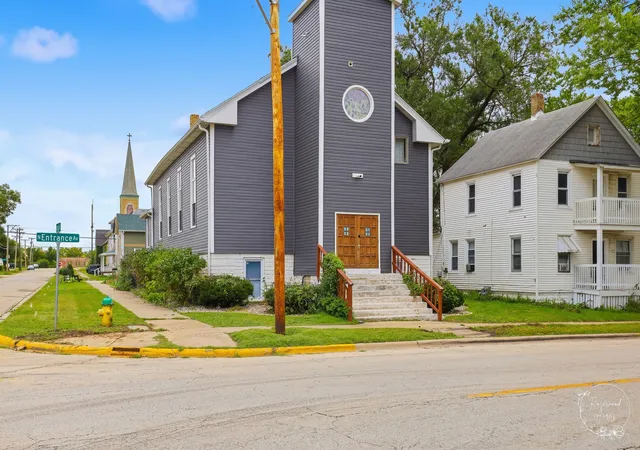 Photo 1 of Single family home for sale at 194 N Entrance Ave, Kankakee, IL 60901 | MLS# 12767415 | Listing updated on 2026-09-30