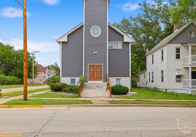 Photo 2 of Single family home for sale at 194 N Entrance Ave, Kankakee, IL 60901 | MLS# 12767415 | Listing updated on 2026-09-30