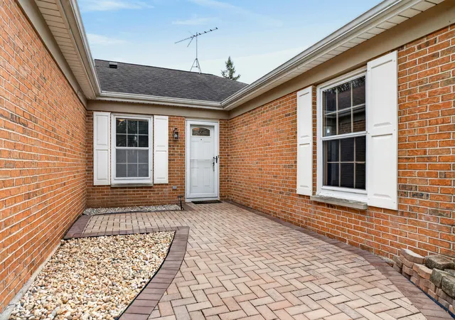 Photo 2 of Single family home for sale at 650 Wainsford Dr, Hoffman Estates, IL 60169 | MLS# 12767425 | Listing updated on 2026-09-24