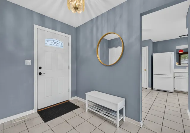 Photo 3 of Single family home for sale at 650 Wainsford Dr, Hoffman Estates, IL 60169 | MLS# 12767425 | Listing updated on 2026-09-24