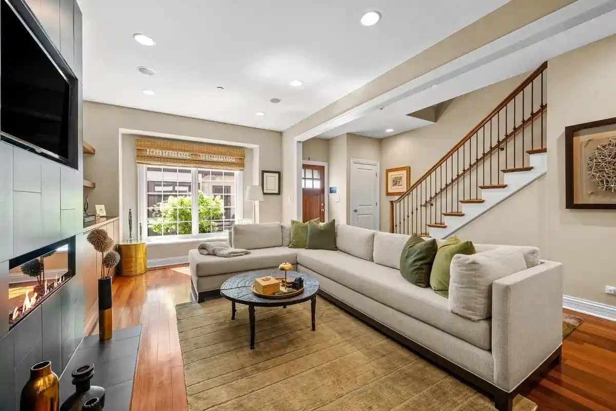 Listing Photo 2 - Condo for sale in 930 Central Ave located at 930 Central Ave, Highland Park, IL 60035 - Unit 930 Central Ave