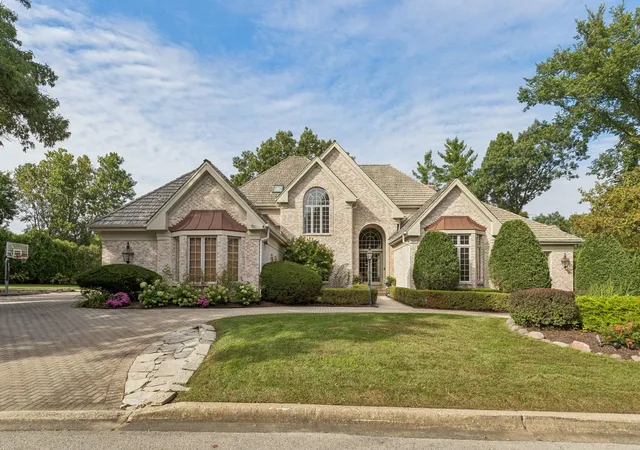 Photo 2 of Single family home for sale at 23 Ambriance Dr, Burr Ridge, IL 60527 | MLS# 12767432 | Listing updated on 2026-09-27