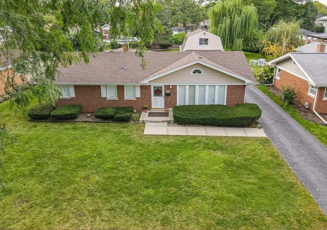 Photo 3 of Single family home for sale at 412 Catalpa Ave, Itasca, IL 60143 | MLS# 12767441 | Listing updated on 2026-10-07