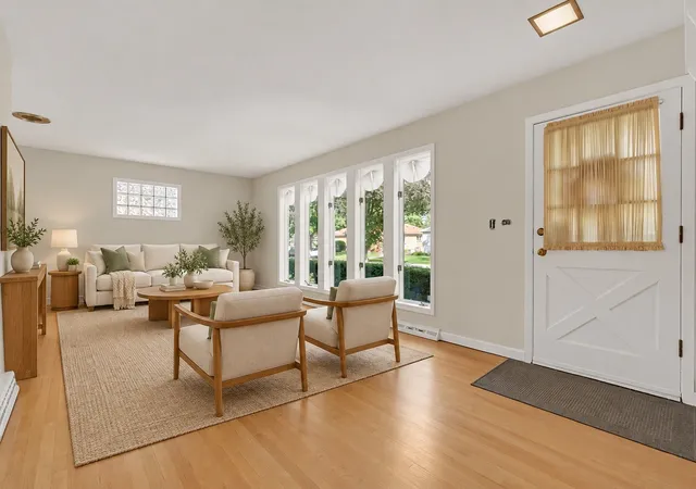 Photo 4 of Single family home for sale at 412 Catalpa Ave, Itasca, IL 60143 | MLS# 12767441 | Listing updated on 2026-10-07