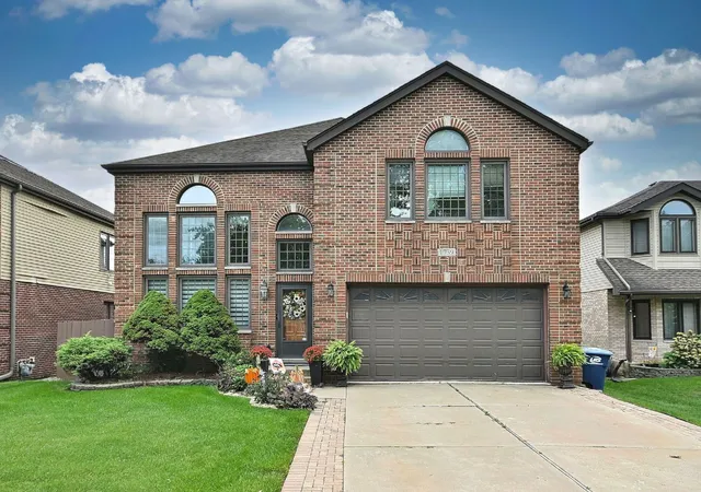 Photo 2 of Single family home for sale at 1739 Farwell Ave, Des Plaines, IL 60018 | MLS# 12767442 | Listing updated on 2026-10-07