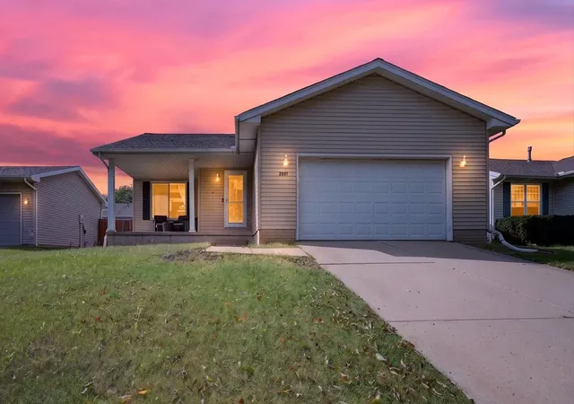 Single family home for sale at 2801 Essington St, Bloomington, IL 61705 | MLS# 12767444