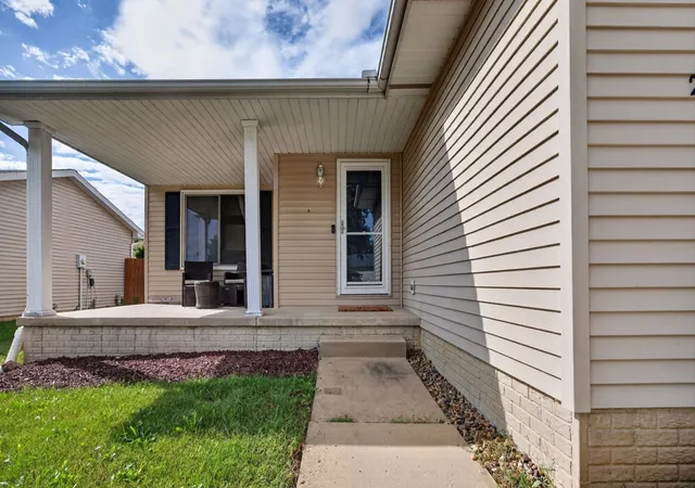 Photo 1 of Single family home for sale at 2801 Essington St, Bloomington, IL 61705 | MLS# 12767444 | Listing updated on 2026-09-26