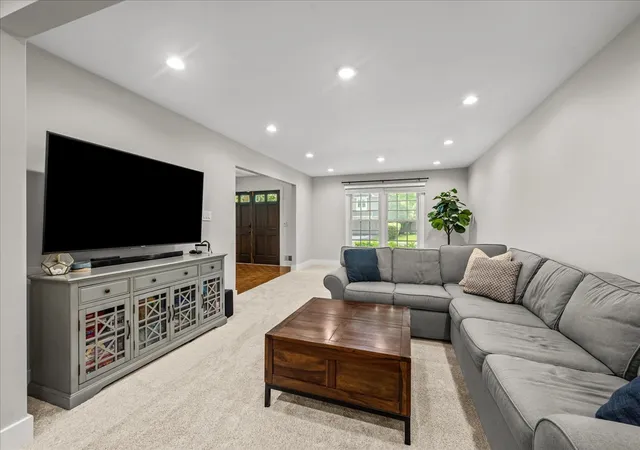 Photo 4 of Single family home for sale at 154 Willow Ave, Deerfield, IL 60015 | MLS# 12767449 | Listing updated on 2026-09-23