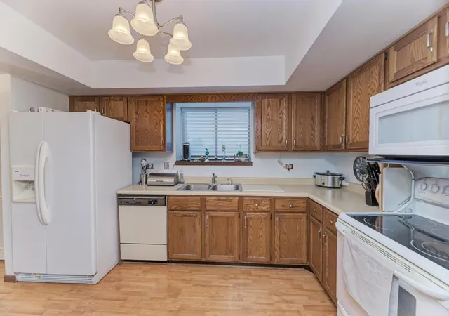Listing Photo 4 - Condo for sale in building located at 9165 N Rd, Palos Hills, IL 60465 - Unit #F