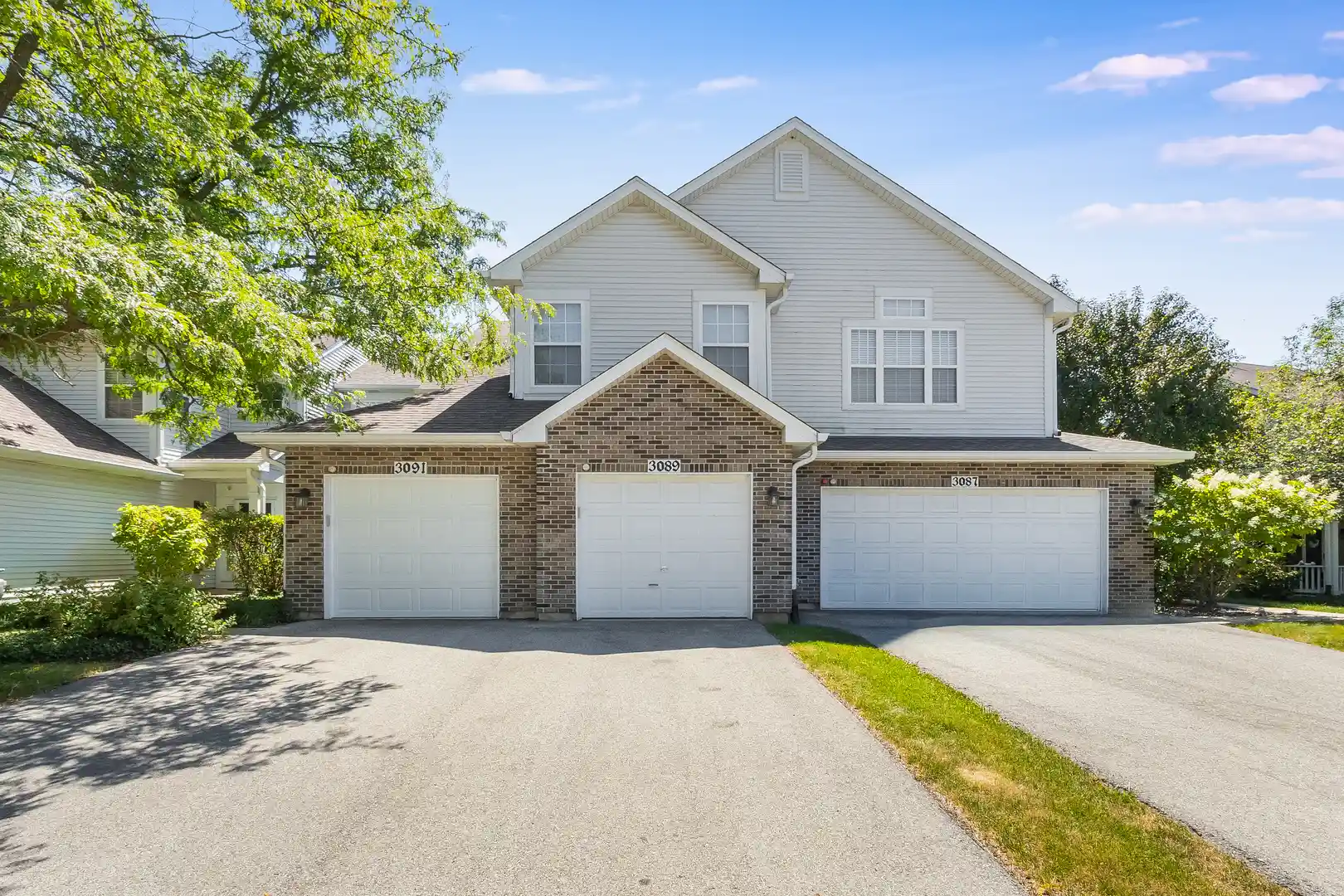 Listing Photo 1 - Condo for sale in 3089 Kentshire Cir located at 3089 Kentshire Cir, Naperville, IL 60564 - Unit #3089