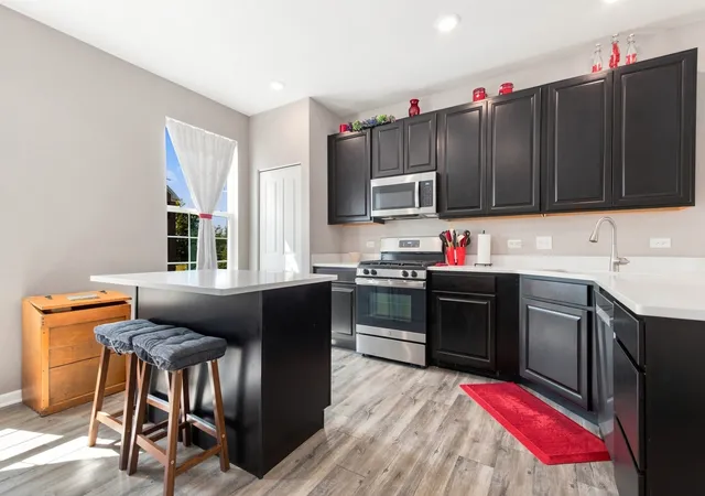 Photo 3 of Townhouse for sale at 191 Lakeshore Dr, Oswego, IL 60543 | MLS# 12767463 | Listing updated on 2026-09-30