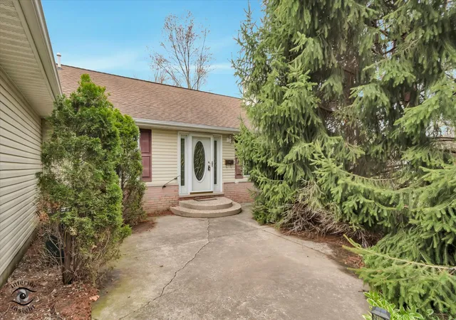 Photo 4 of Single family home for sale at 23336 S Kings Rd, Steger, IL 60475 | MLS# 12767468 | Listing updated on 2026-09-23