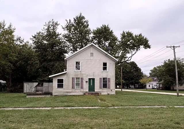 Photo 1 of Single family home for sale at 318 W Jefferson St, Gardner, IL 60424 | MLS# 12767469 | Listing updated on 2026-10-08