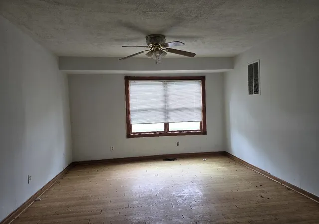 Photo 16 of Single family home for sale at 318 W Jefferson St, Gardner, IL 60424 | MLS# 12767469 | Listing updated on 2026-10-08