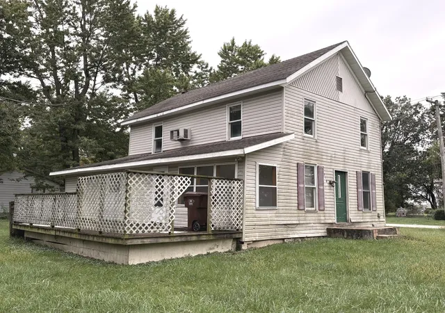 Photo 3 of Single family home for sale at 318 W Jefferson St, Gardner, IL 60424 | MLS# 12767469 | Listing updated on 2026-10-08