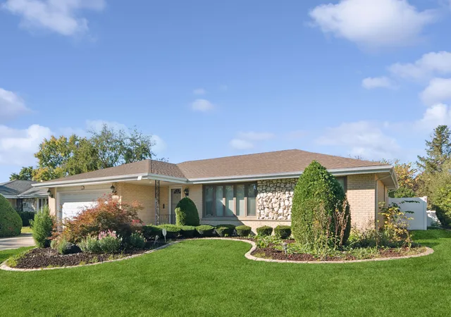 Photo 2 of Single family home for sale at 15324 Heather Ct, Orland Park, IL 60462 | MLS# 12767490 | Listing updated on 2026-10-21
