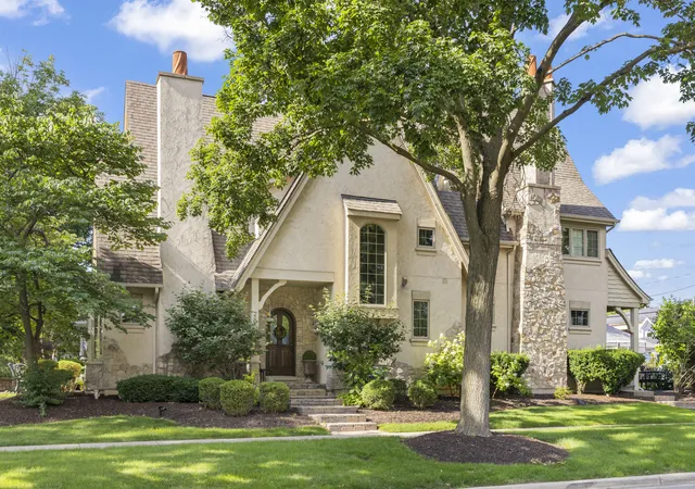 Photo 3 of Single family home for sale at 706 N Ellsworth St, Naperville, IL 60563 | MLS# 12767493 | Listing updated on 2026-10-02